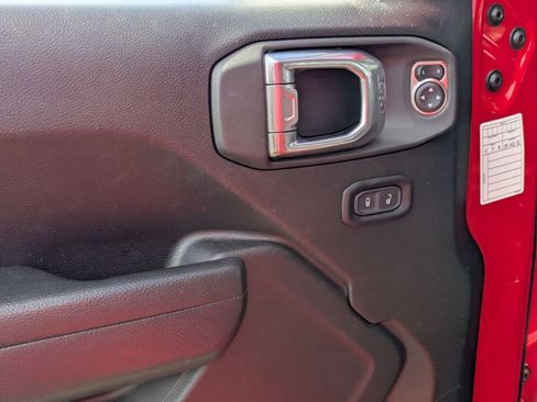 Used 2025 Jeep Wrangler Unlimited Rubicon w/ Convenience Group image 16