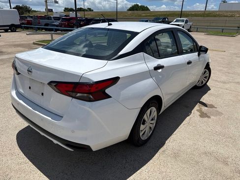 Used 2022 Nissan Versa S FWD image 11