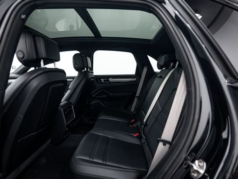 Certified 2022 Porsche Cayenne S Platinum AWD/4WD image 22