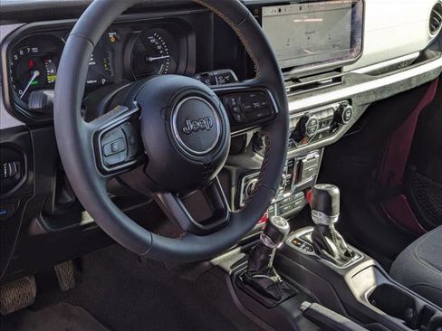 Used 2024 Jeep Wrangler Willys image 9