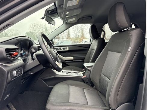 Used 2022 Ford Explorer XLT image 8