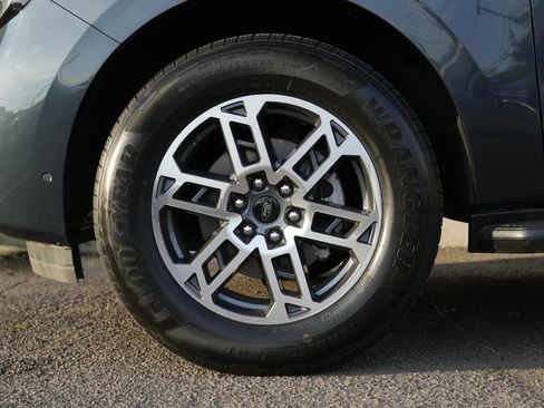 Used 2025 Ford Expedition Active RWD image 11