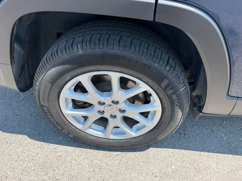 Used 2018 Jeep Cherokee Latitude AWD/4WD image 20
