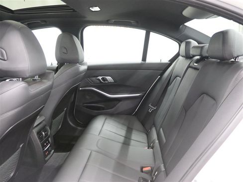 Used 2019 BMW 330i xDrive Sedan w/ Convenience Package AWD/4WD image 17