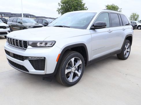 New 2026 Jeep Grand Cherokee Limited AWD/4WD image 11