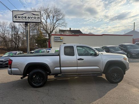 Used 2019 Toyota Tacoma SR w/ SX Package image 8