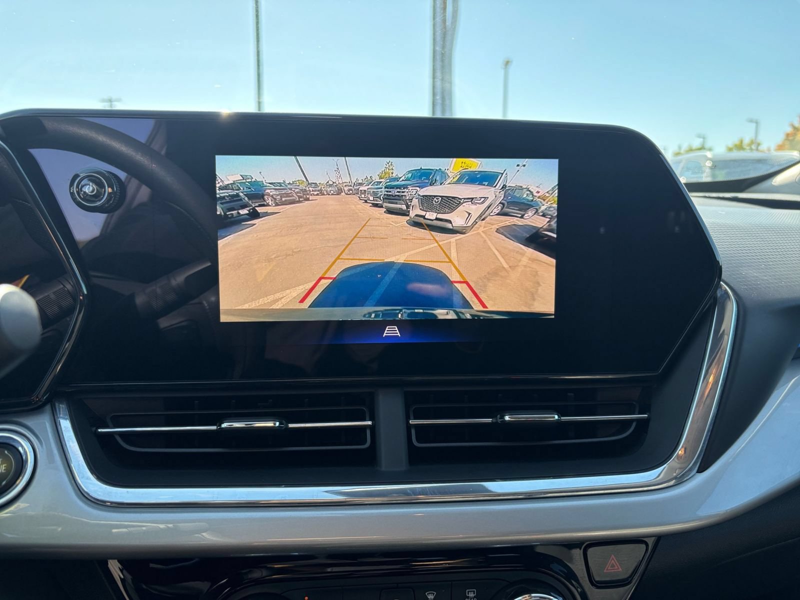 Used 2025 Chevrolet Trax LT FWD image 21