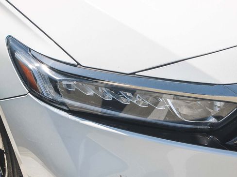 Used 2018 Honda Accord Sport image 2