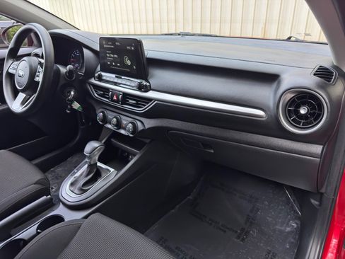 Used 2021 Kia Forte LXS FWD image 13