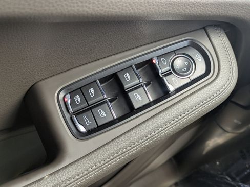 Used 2024 Porsche Macan AWD/4WD image 45