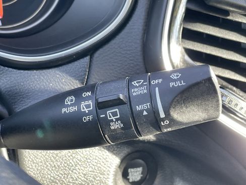 Used 2020 Jeep Cherokee Limited image 18