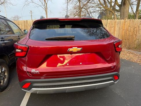 Used 2025 Chevrolet Trax LT w/ Driver Confidence Package image 5