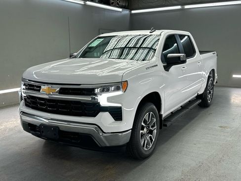 Used 2024 Chevrolet Silverado 1500 LT AWD/4WD image 3