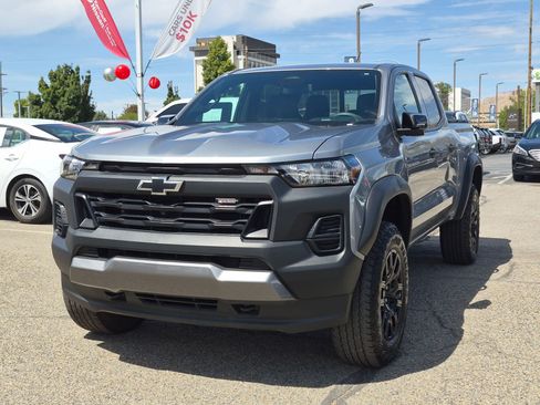 Used 2024 Chevrolet Colorado Trail Boss w/ Technology Package AWD/4WD image 11