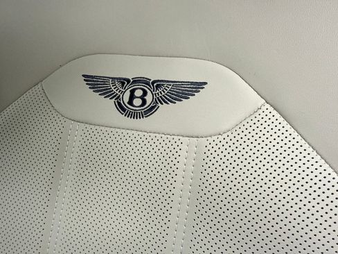 Used 2025 Bentley Bentayga AWD/4WD image 22