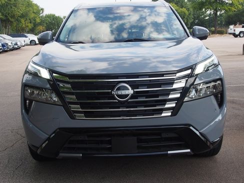 Used 2024 Nissan Rogue Platinum FWD image 2