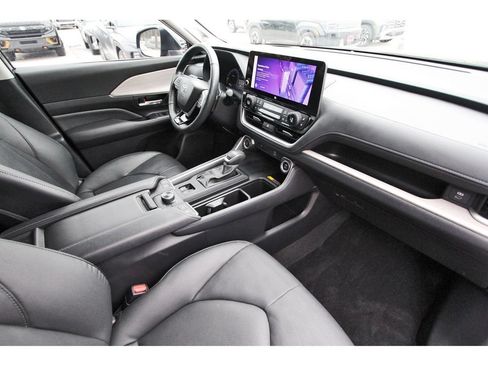 Used 2024 Toyota Grand Highlander AWD image 31