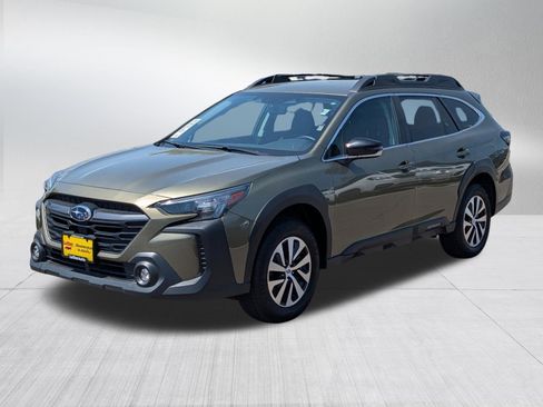 Used 2025 Subaru Outback Premium AWD/4WD image 3