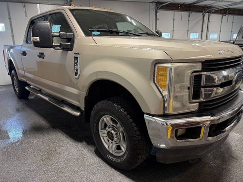 Used 2017 Ford F250 XLT w/ XLT Value Package AWD/4WD image 3