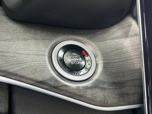 Certified 2024 Jeep Grand Cherokee Limited w/ Black Appearance Package image 52