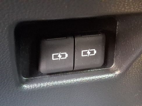 Used 2023 Toyota Venza LE AWD/4WD image 11