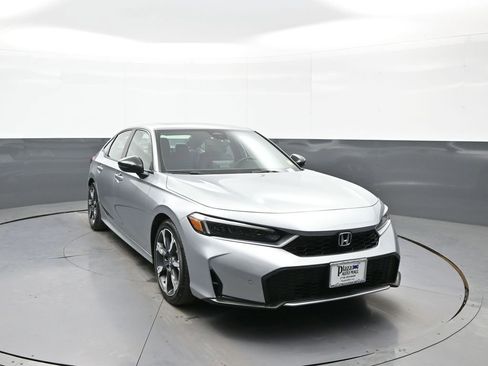 Used 2025 Honda Civic Sport Touring image 3