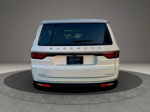 Used 2023 Jeep Wagoneer L Series III w/ Premium Group I image 8