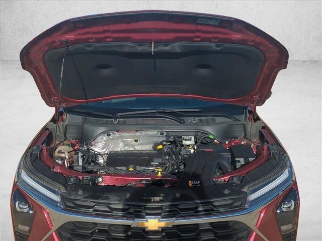 Used 2025 Chevrolet Trax LT FWD image 21