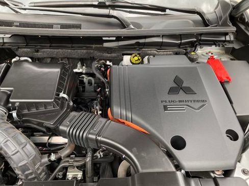 Used 2024 Mitsubishi Outlander 4WD Plug-In Hybrid image 27