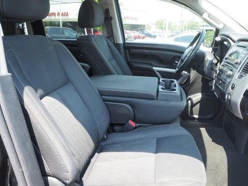 Used 2018 Nissan Titan SV AWD/4WD image 18