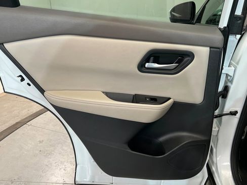 Used 2025 Nissan Rogue SV AWD/4WD image 18