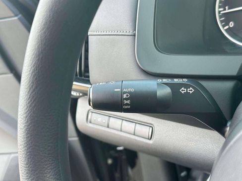 Used 2025 Nissan Pathfinder S image 22