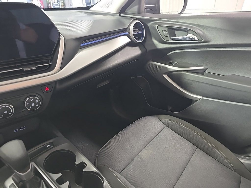 Used 2024 Chevrolet Trax LS FWD image 26