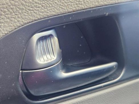 Used 2022 Chrysler Pacifica Touring-L image 15