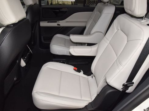 New 2026 Lincoln Aviator AWD image 14