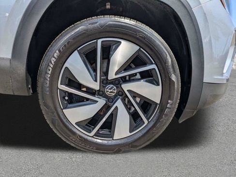 Certified 2025 Volkswagen Atlas SE FWD image 11