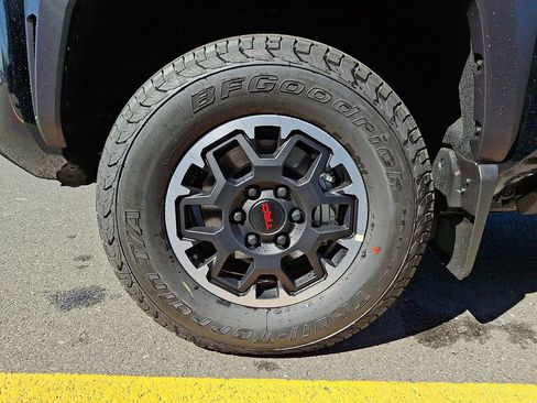Used 2026 Toyota Tacoma TRD Off-Road AWD/4WD image 8