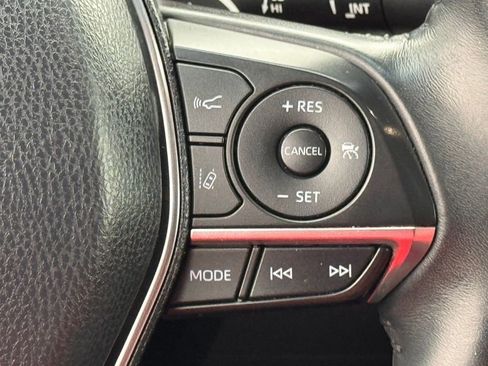 Used 2018 Toyota Camry XSE image 17