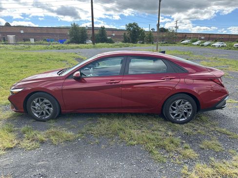 Certified 2024 Hyundai Elantra SEL FWD image 5