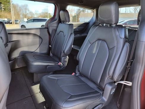 New 2026 Chrysler Pacifica Select image 20