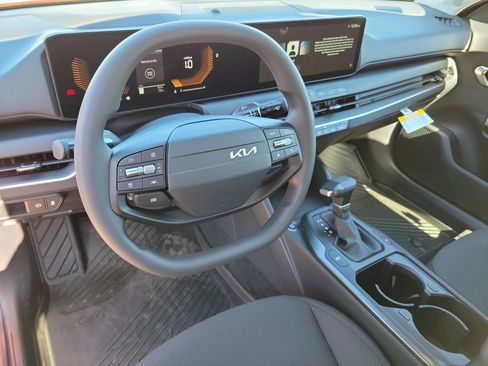 New 2026 Kia K4 LXS FWD image 2