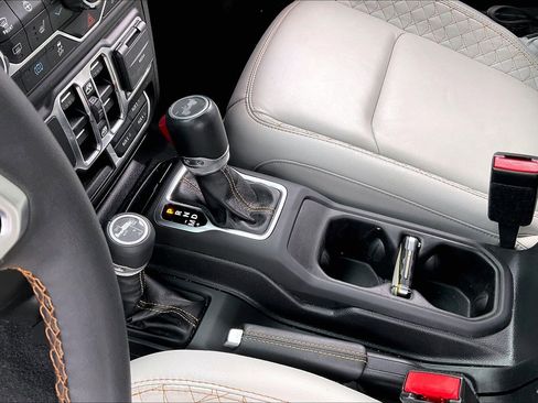 Used 2023 Jeep Wrangler Unlimited Sahara AWD/4WD image 14