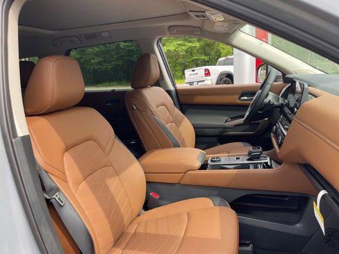 New 2025 Nissan Pathfinder Platinum w/ Cargo Package image 18