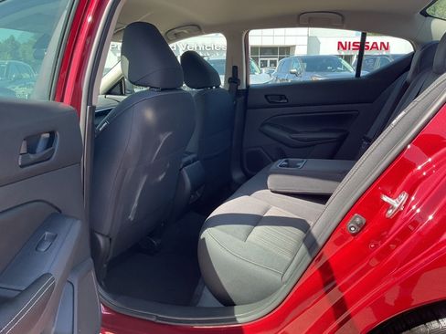 Used 2025 Nissan Altima 2.5 SV FWD image 13