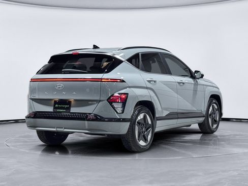 Used 2024 Hyundai Kona Limited FWD image 3