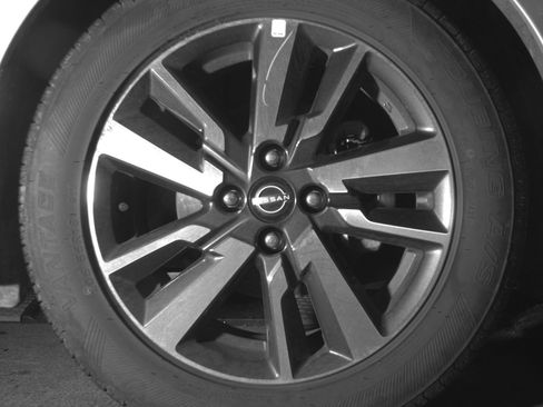 Used 2025 Nissan Versa SV FWD image 13