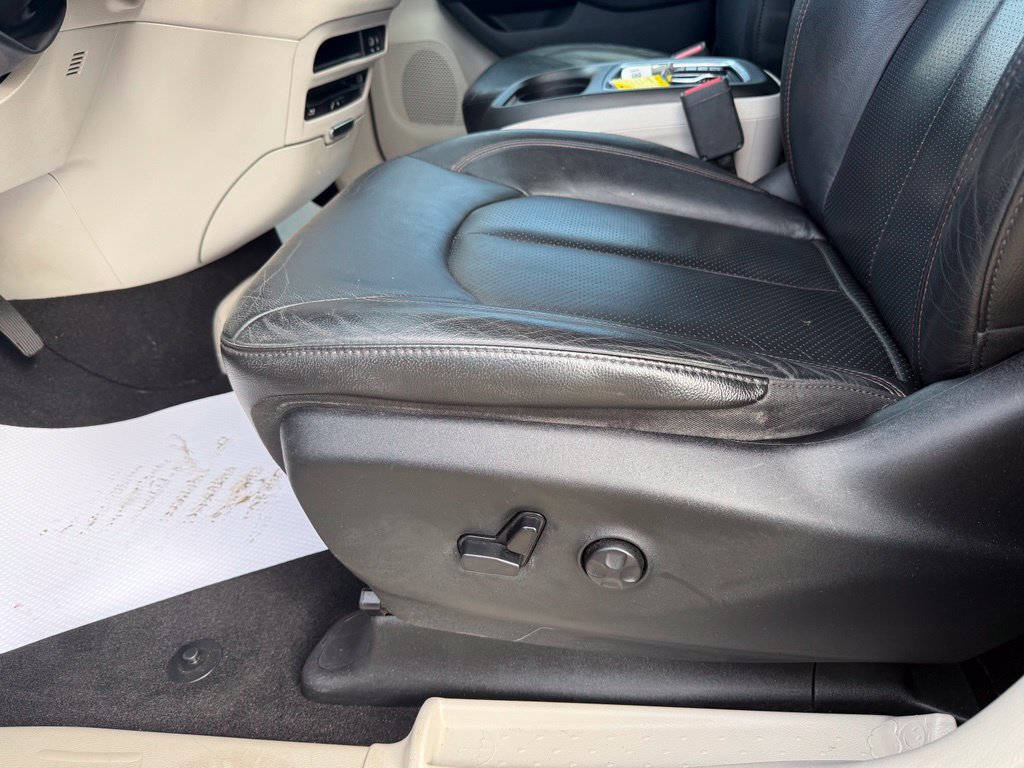 Used 2019 Chrysler Pacifica Touring-L Plus w/ Advanced Safetytec Group FWD image 25