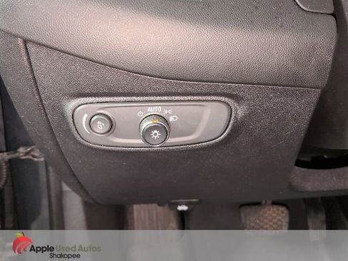 Used 2018 Chevrolet Equinox LT image 12