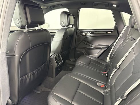 Certified 2025 Porsche Macan image 26