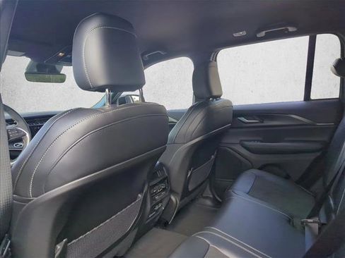 New 2025 Jeep Grand Cherokee Altitude image 14